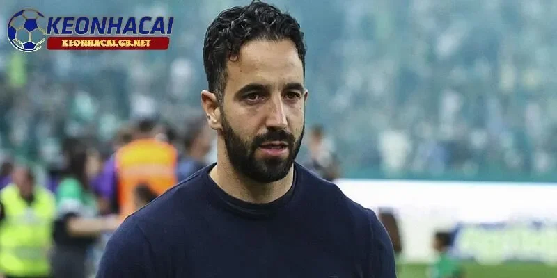 HLV Ruben Amorim tỏ ra thất vọng với màn trình diễn của Man United