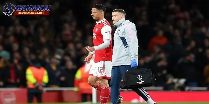 Hậu vệ Saliba sẽ vắng mặt ở trận đấu tại vòng hạ màn Premier League do chấn thương